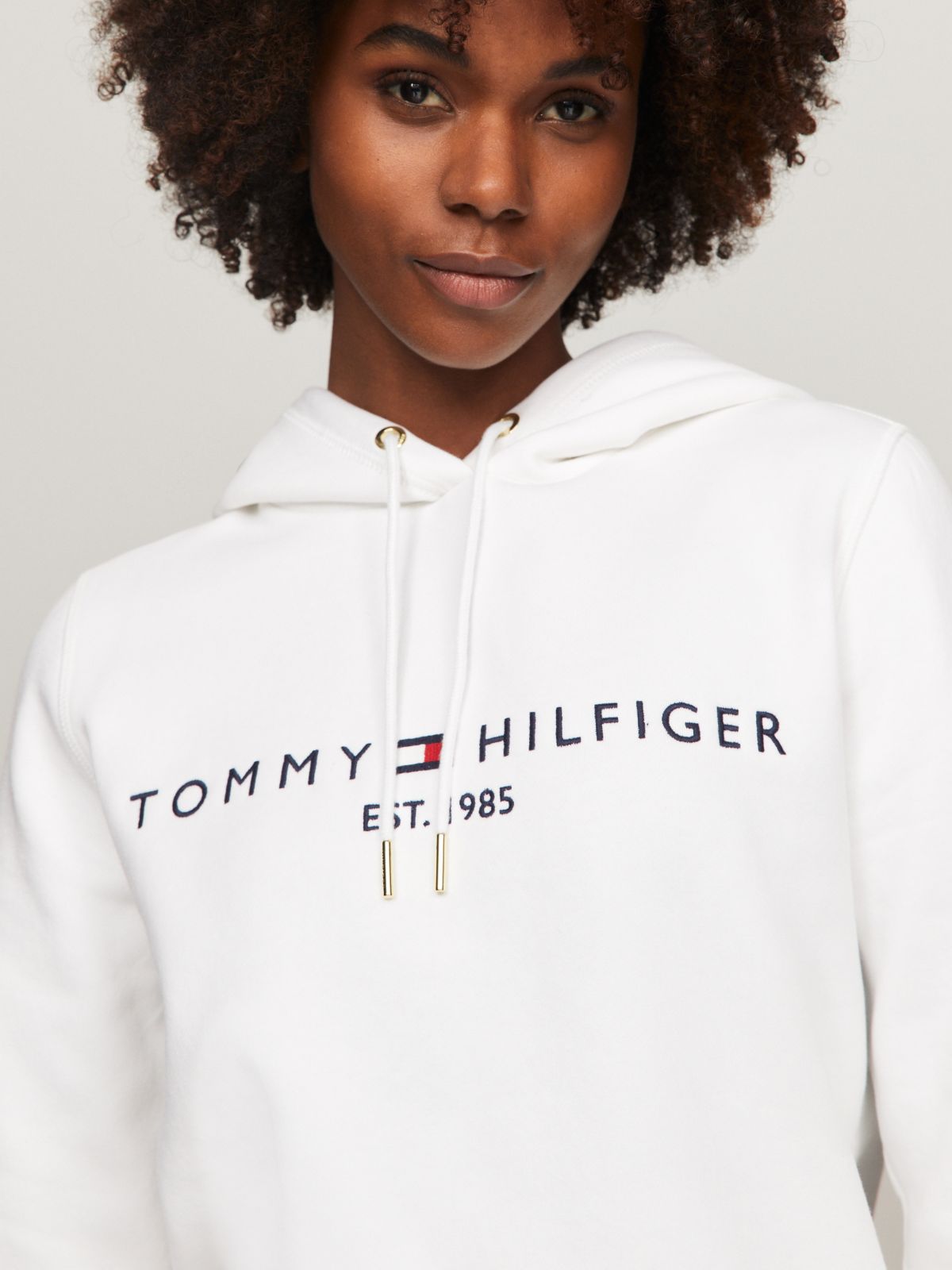 Embroidered Tommy Logo Hoodie — Optic White
