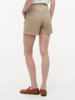 Classic 5" Short — Beige 4