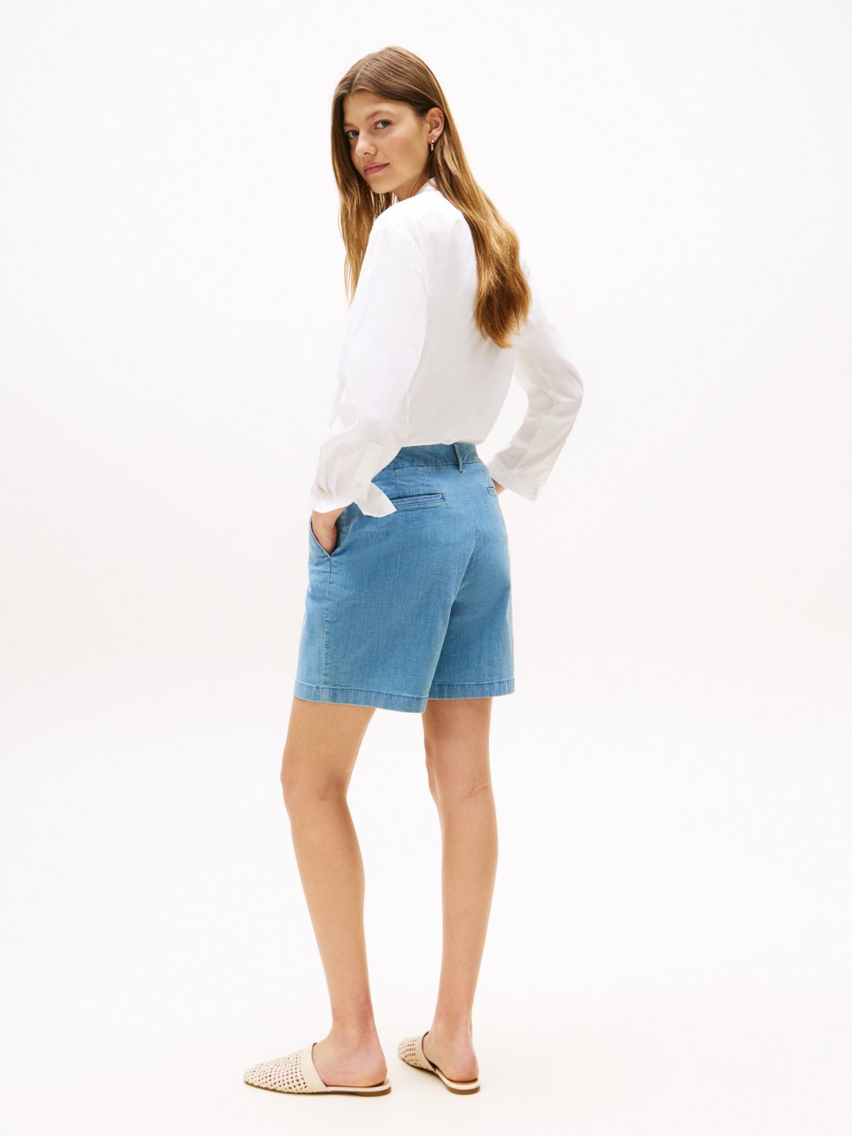 Stretch 7" Chino Short — Light Wash