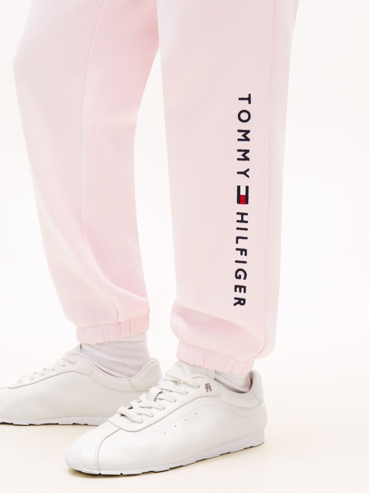 Embroidered Tommy Logo Sweatpant — Light Pink