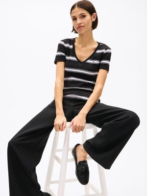 売れ筋商品|||トミー ヒルフィガー Tシャツ トップス レディース Women's Striped V-Neck Short-Sleeve T-Shirt Bubblegum Tommy Hilfiger Women's V-Neck Tee | Costco