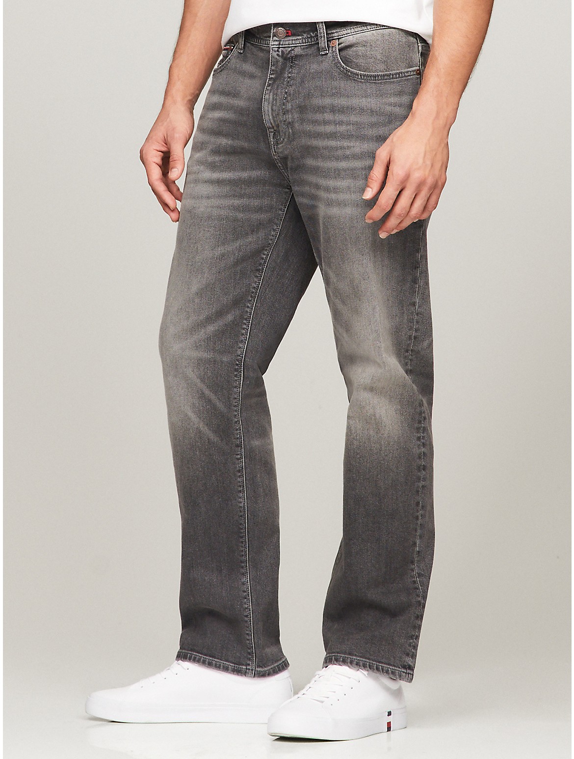 Tommy Hilfiger Men's Relaxed Straight Fit Gray Jean