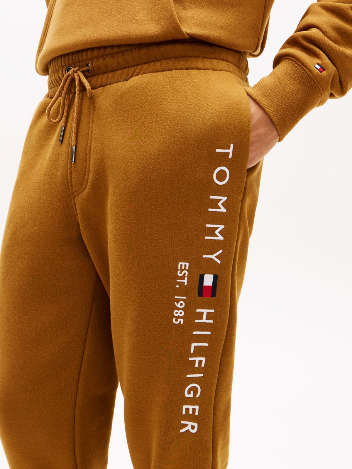 Tommy Logo Sweatpant — Country Brown