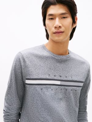Мужские футболки Tommy Hilfiger Long-Sleeve Tonal Flag Logo T-Shirt — фото 2
