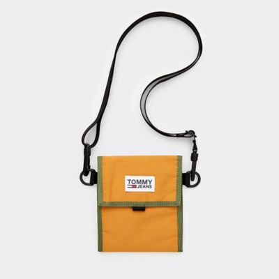 tommy hilfiger travel pouch