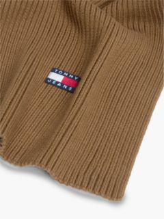 Tommy Jeans Badge Rib-Knit Scarf — Warm Khaki 2