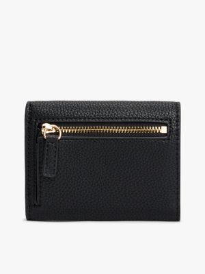 Женские кошельки Tommy Hilfiger Monogram Clasp Pebbled Trifold Wallet — фото 2