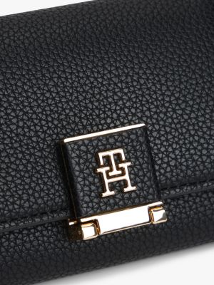 Женские кошельки Tommy Hilfiger Monogram Clasp Pebbled Trifold Wallet — фото 3