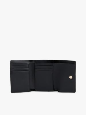 Женские кошельки Tommy Hilfiger Monogram Clasp Pebbled Trifold Wallet — фото 4