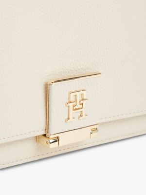 Женские сумки Tommy Hilfiger Monogram Flap-Closure Crossbody Bag — фото 4