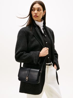 Женские сумки Tommy Hilfiger Polished Monogram Flap Crossbody — фото 6