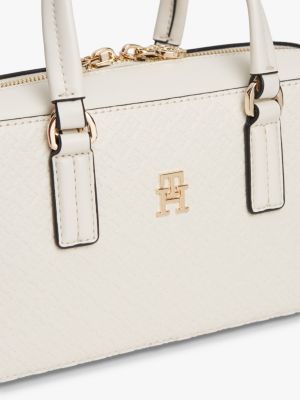 Женские сумки Tommy Hilfiger Allover Monogram East-West Crossbody Bag — фото 4
