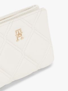 Quilted Bifold Wallet — Soft Cream 4