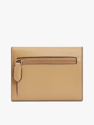 Женские кошельки Tommy Hilfiger Monogram Turnlock Trifold Wallet — фото 2