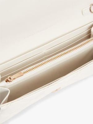 Женские кошельки Tommy Hilfiger Quilted Chain Strap Flap Wallet — фото 3