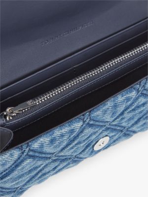 Женские кошельки Tommy Hilfiger Quilted Denim Chain Strap Flap Wallet — фото 3