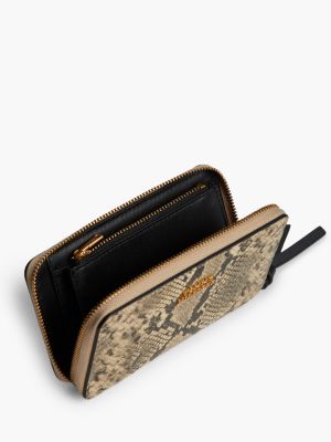 Женский кошелёк Tommy Hilfiger Snake-Embossed Leather Medium Zip Wallet, цвет: Змеиный с принтом — фото 3