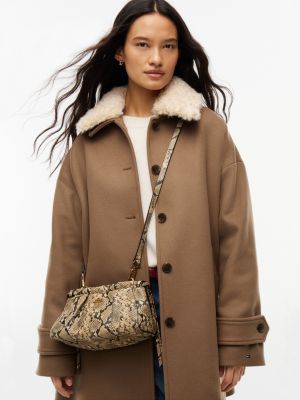Женские сумки Tommy Hilfiger Snake-Embossed Leather Mini Crossbody — фото 2