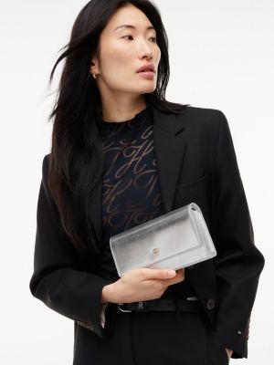 Женский кошелёк Tommy Hilfiger Metallic Chain Strap Wallet, цвет: Серебряный — фото 2
