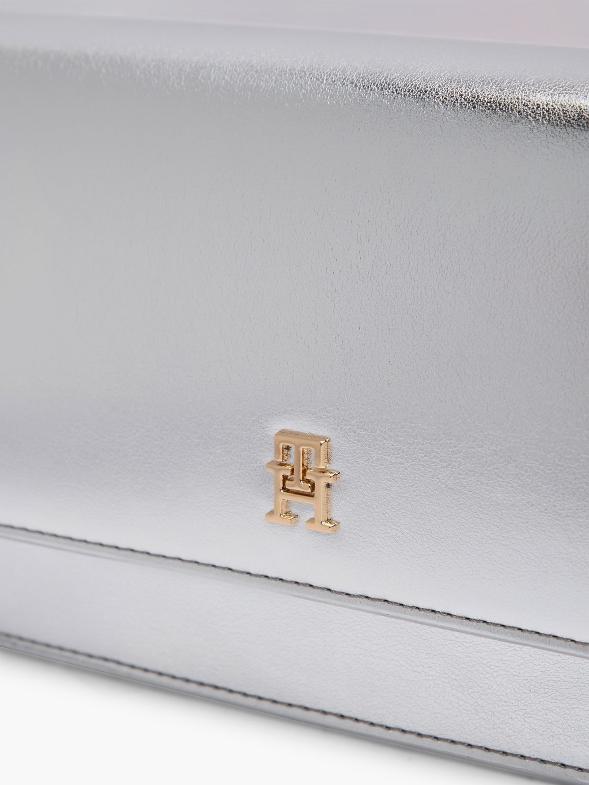 Metallic Chain Strap Wallet — Silver