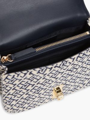 Женская сумка Tommy Hilfiger Jacquard Monogram Turnlock Crossbody, цвет: Космический синий — фото 4