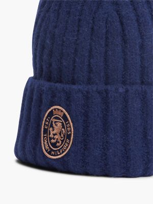Женская шапка Tommy Hilfiger Crest Logo Patch Pom Beanie, цвет: Космический синий — фото 3