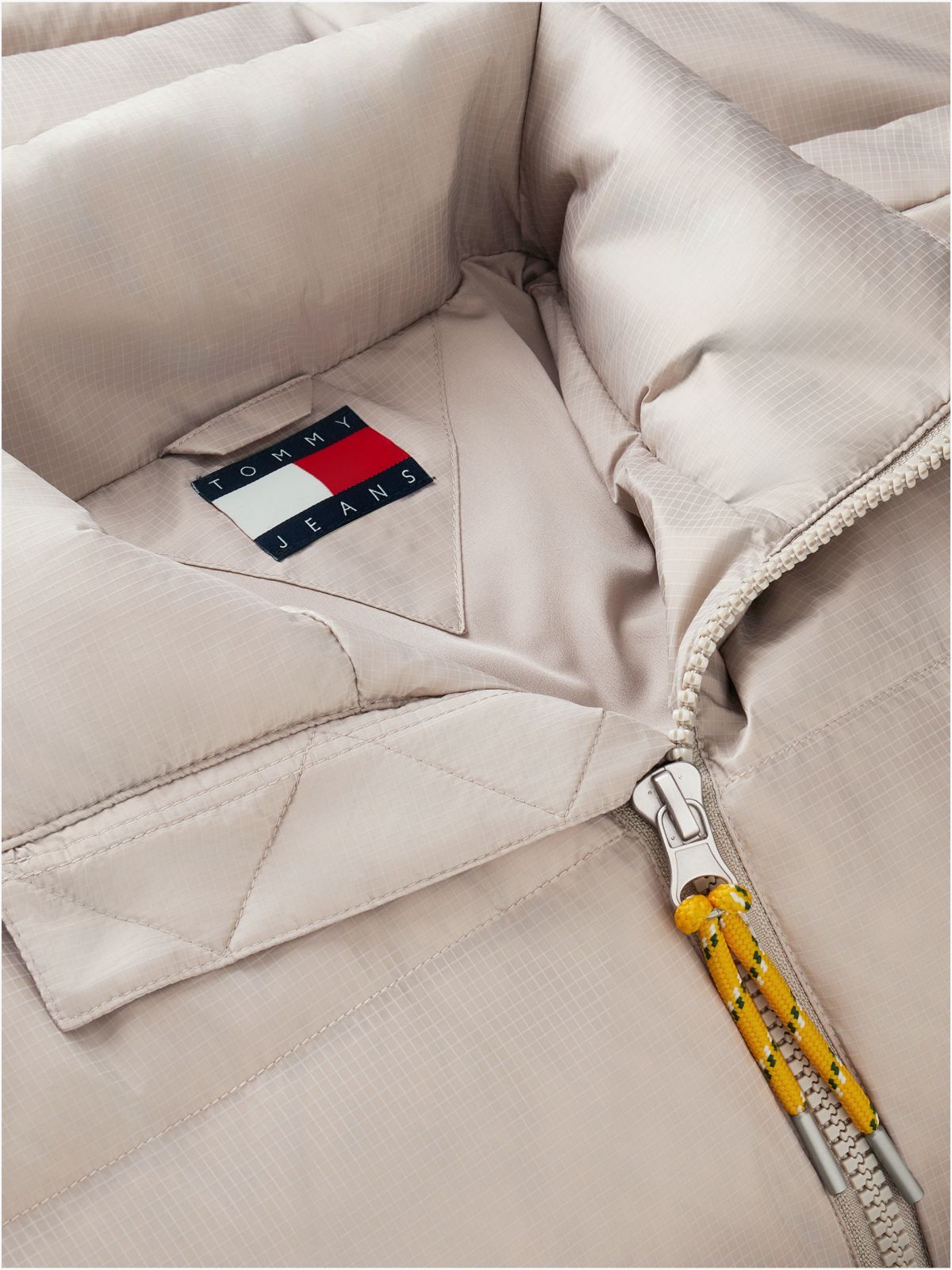 Tommy Jeans Alaska Ripstop Down Jacket — Limestone Dust