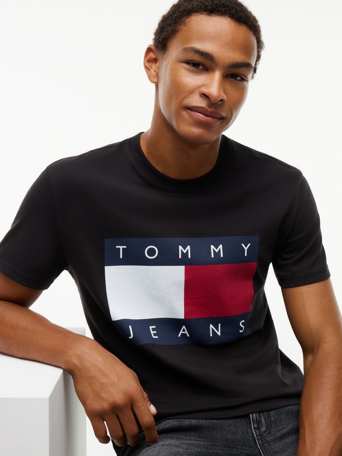 Tommy Jeans Big Flag Logo T-Shirt — Black
