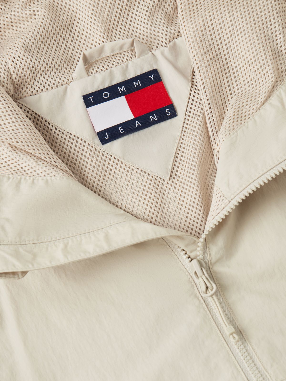 Tommy Jeans Packable Chicago Windbreaker — Classic Beige