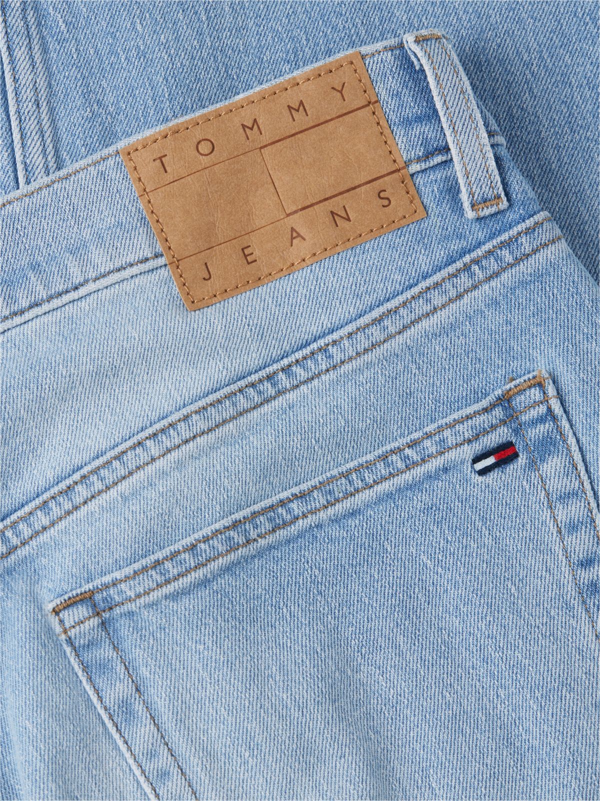 Tommy Jeans Tapered Straight Jean — Light Wash Denim