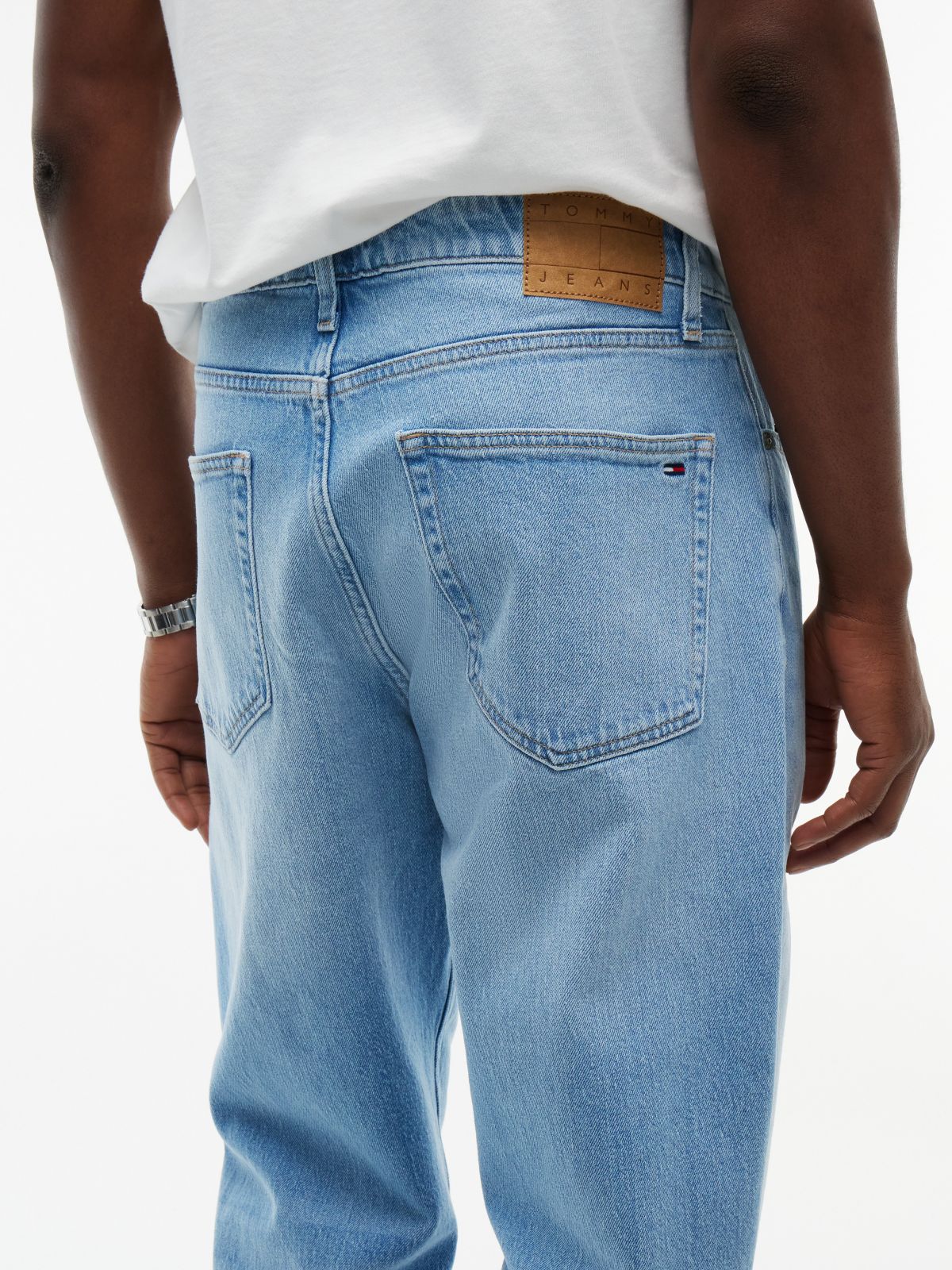 Tommy Jeans Tapered Straight Jean — Light Wash Denim