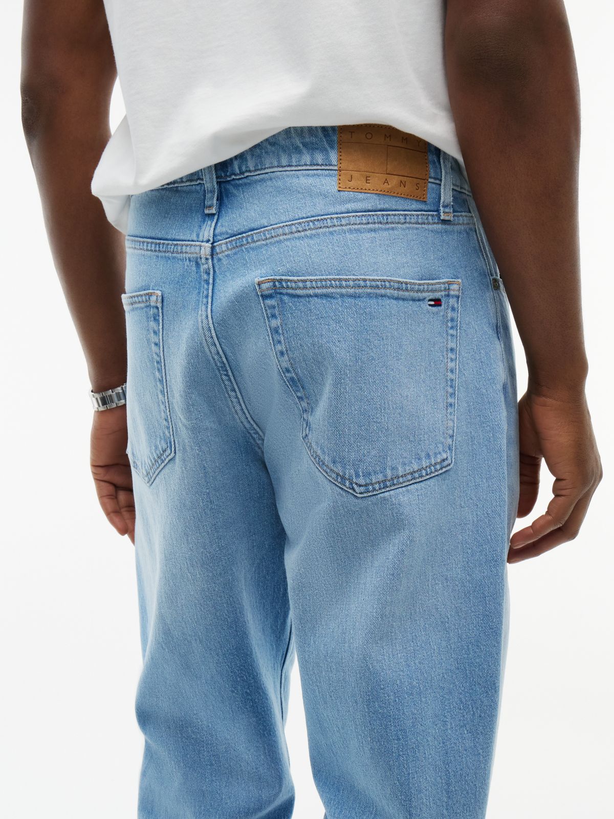 Tommy Jeans Tapered Straight Jean — Light Wash Denim
