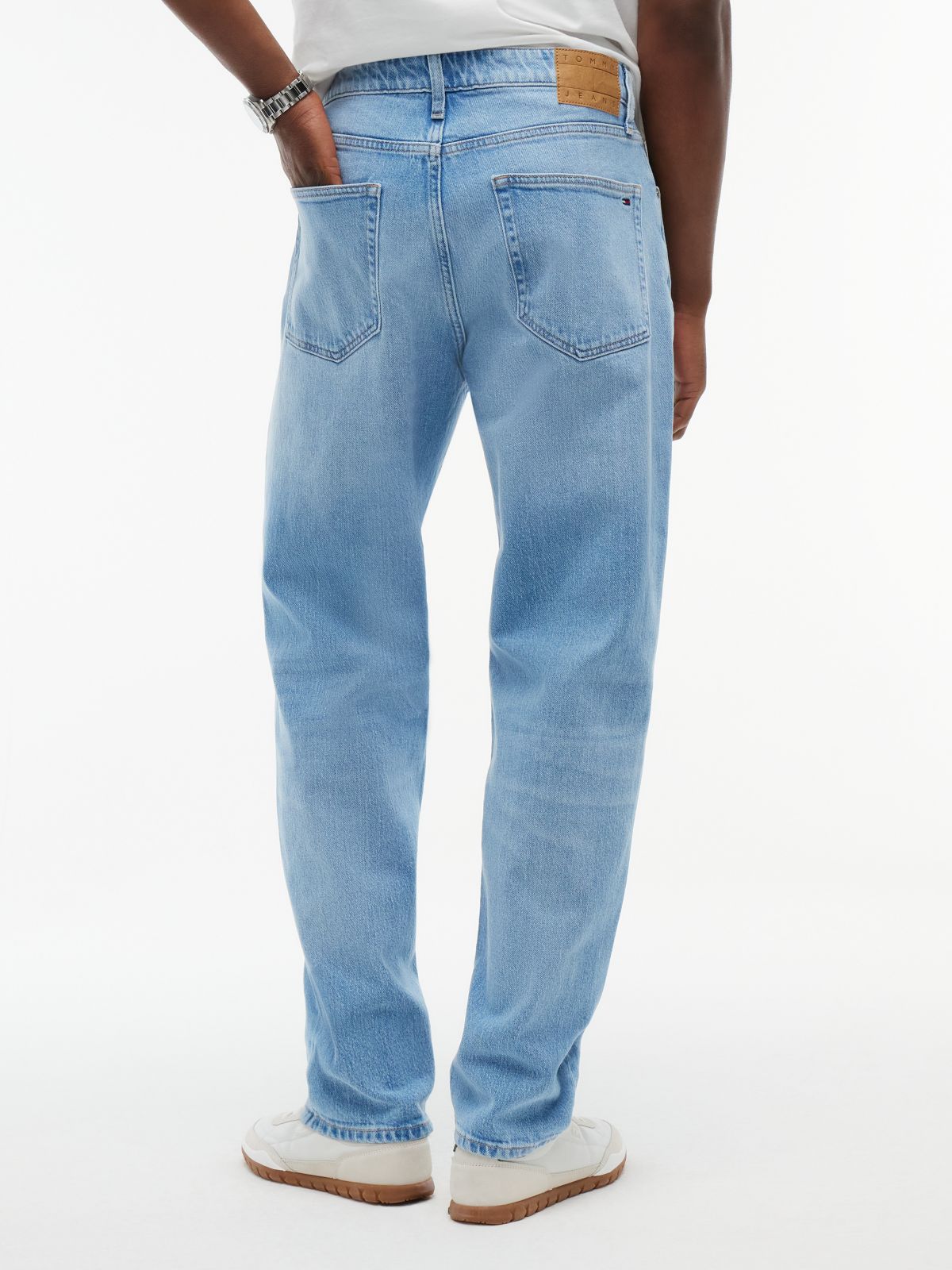 Tommy Jeans Tapered Straight Jean — Light Wash Denim