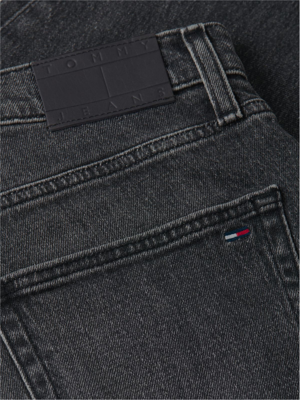 Tommy Jeans Relaxed Straight Jean — Denim Black