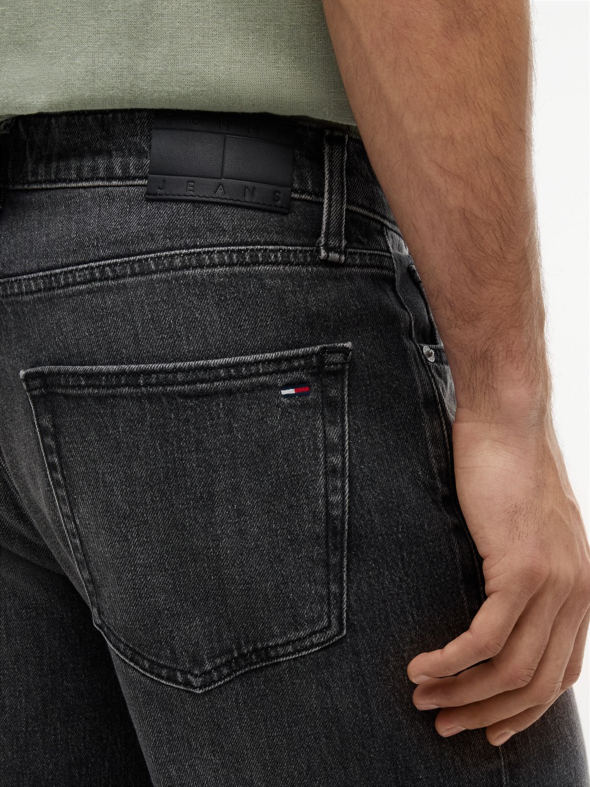 Tommy Jeans Relaxed Straight Jean — Denim Black