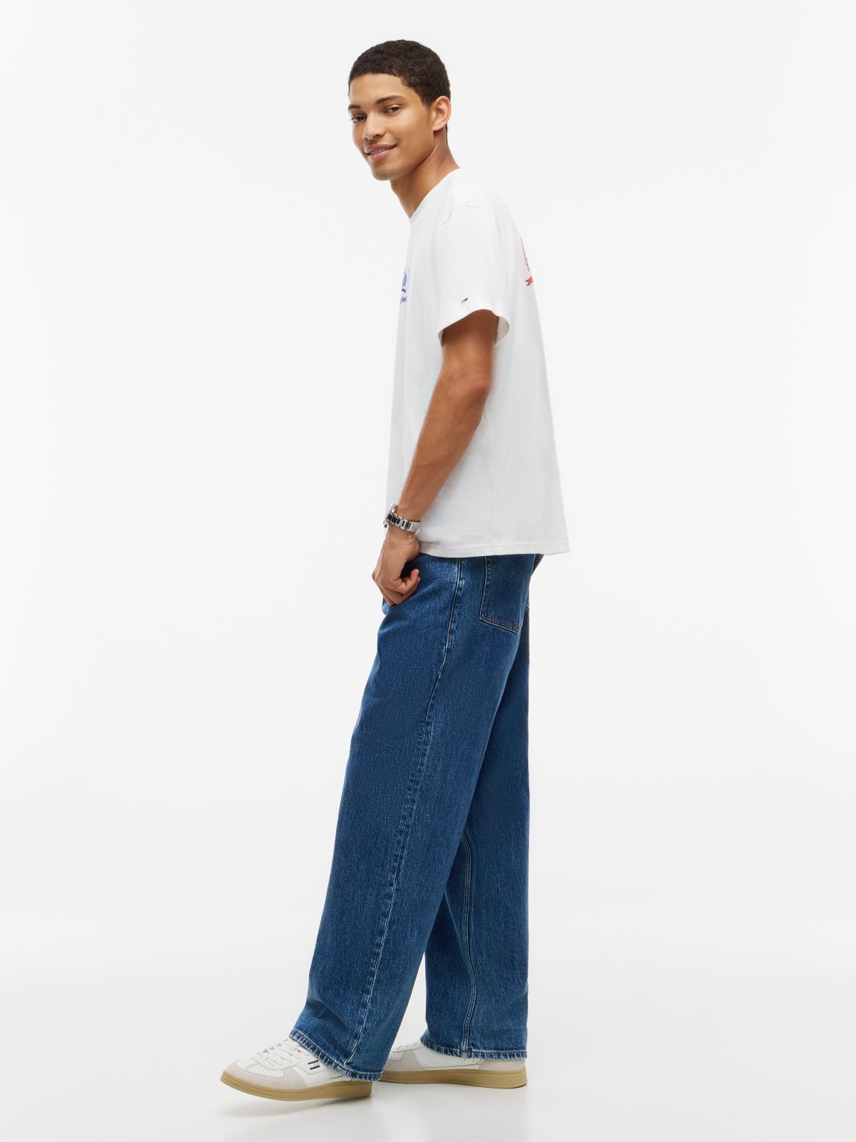 Tommy Jeans Relaxed Straight Jean — Medium Wash Denim