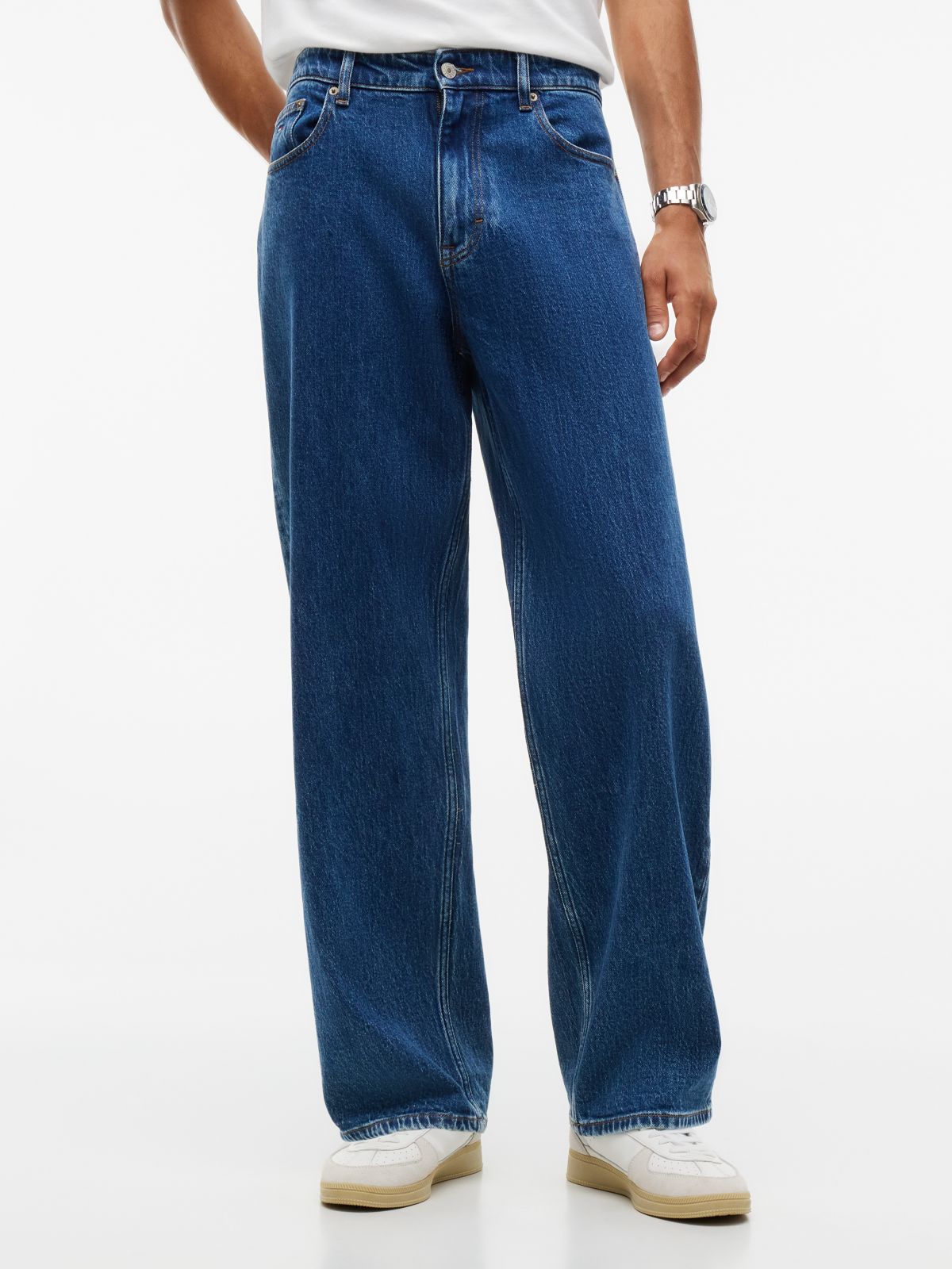Tommy Jeans Relaxed Straight Jean — Medium Wash Denim