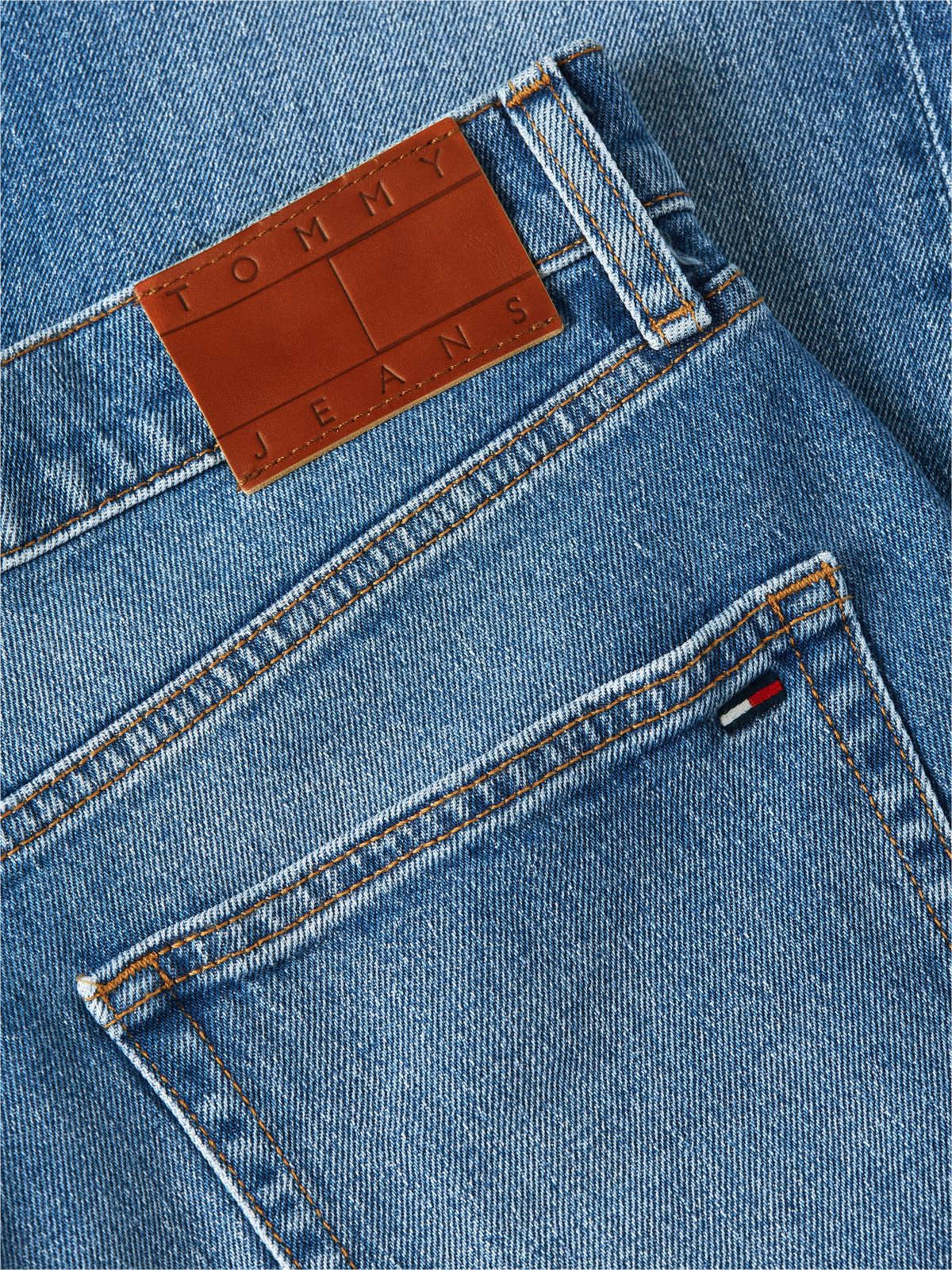 Tommy Jeans Loose Jean — Medium Wash Denim