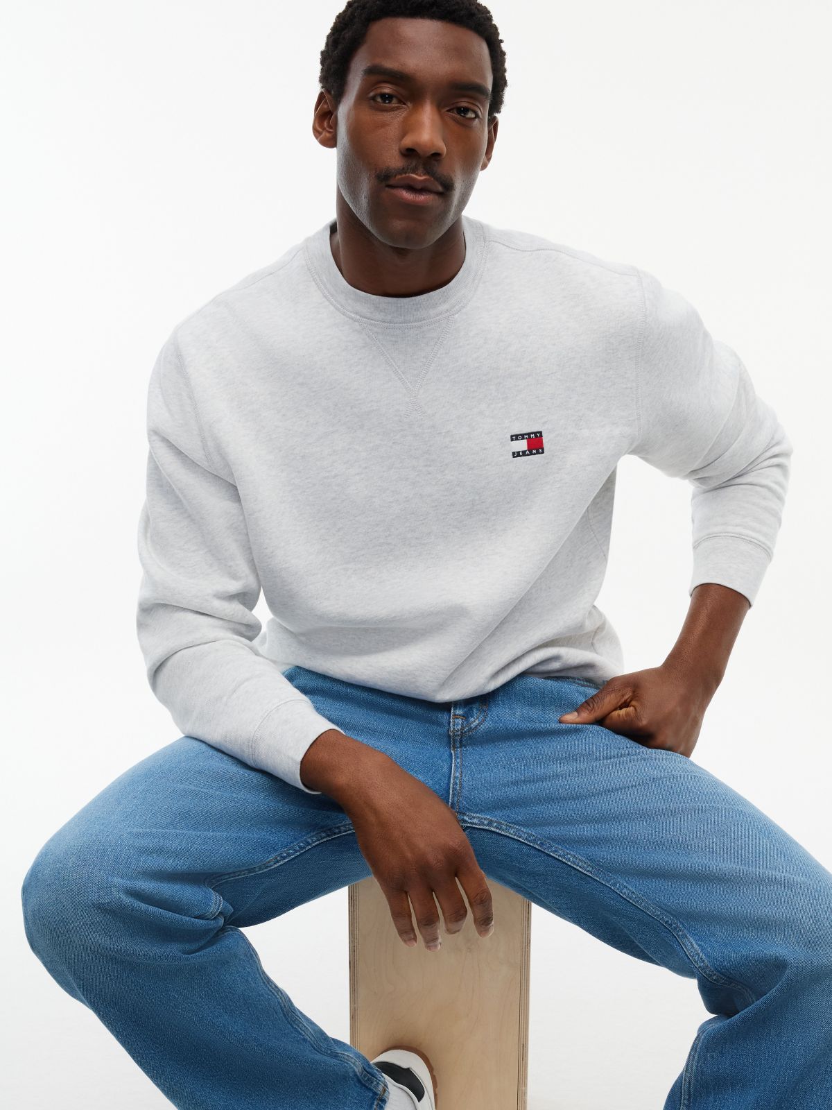 Tommy Jeans Loose Jean — Medium Wash Denim