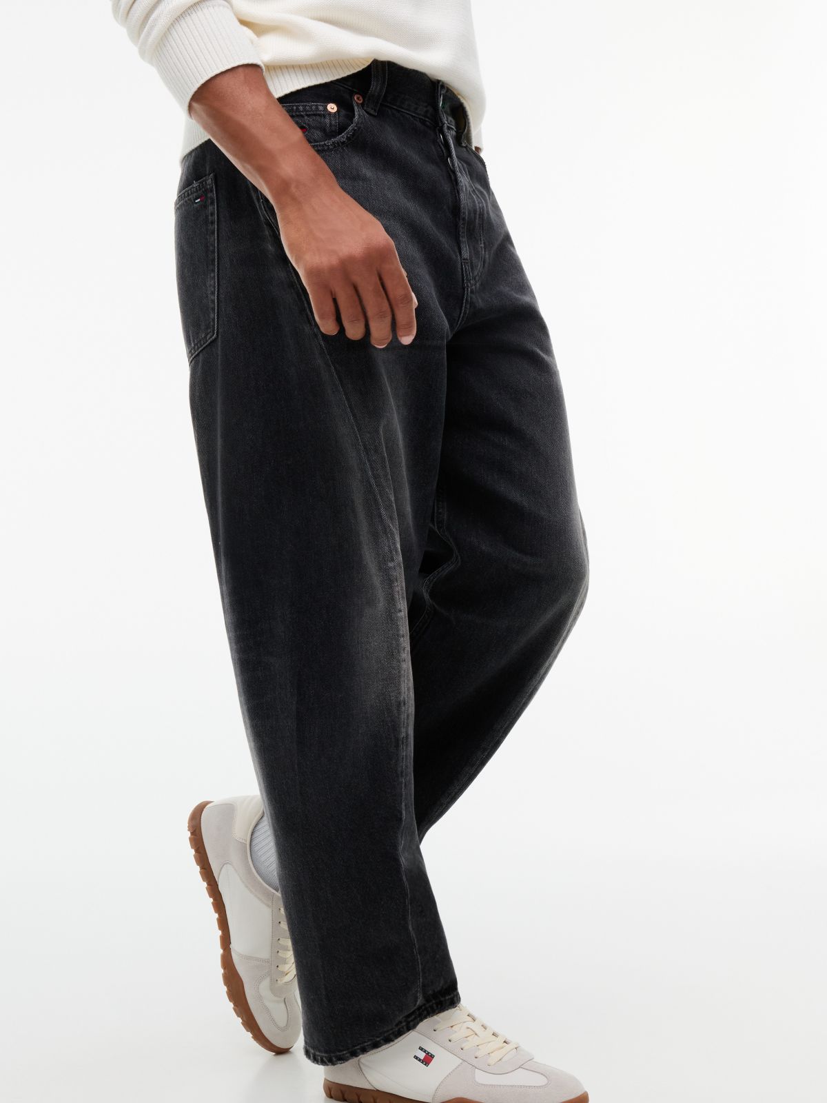 Tommy Jeans Lightweight Barrel Jean — Denim Black