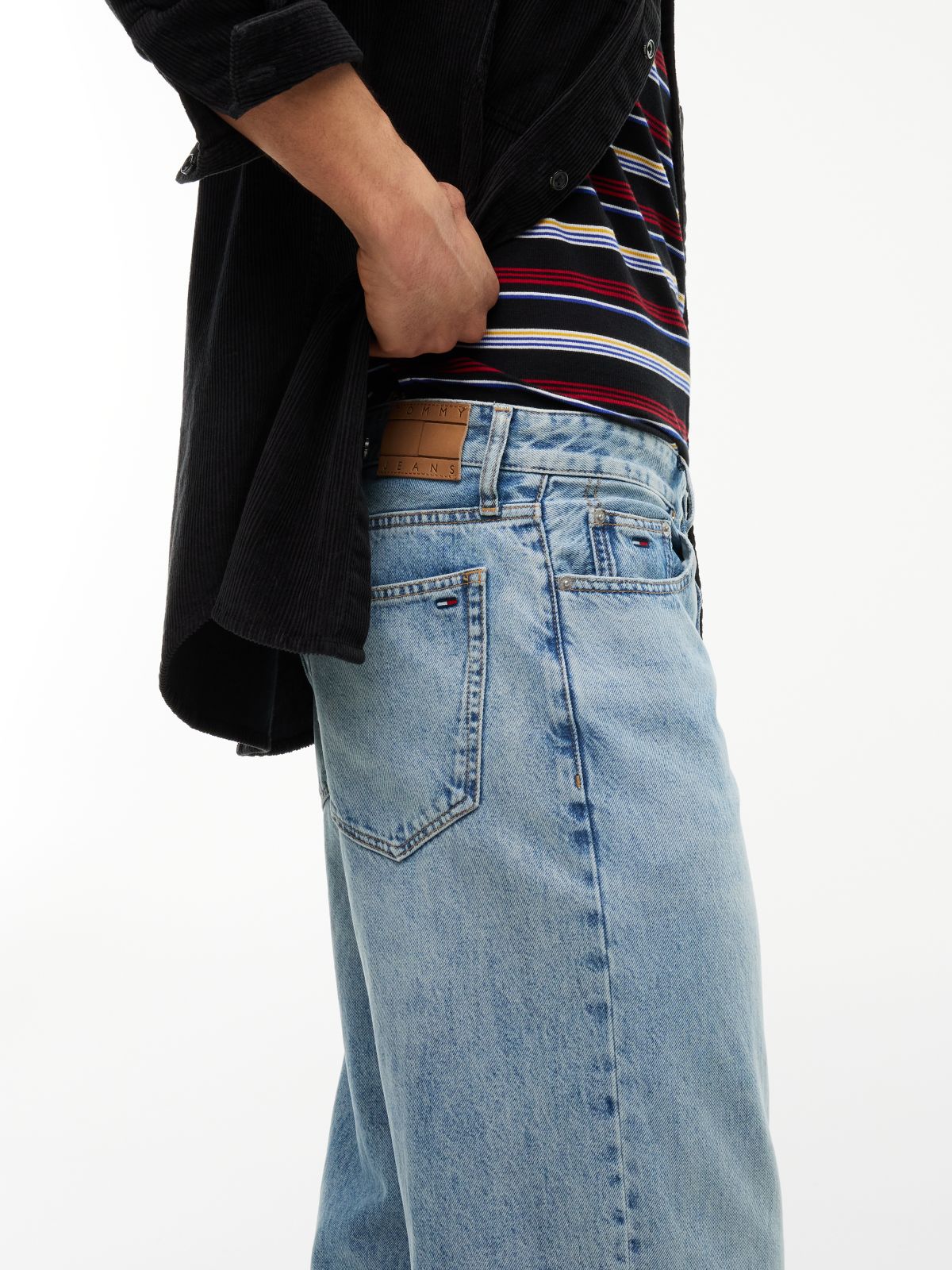 Tommy Jeans Lightweight Loose Straight Jean — Denim Light