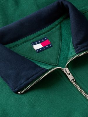 Мужские джинсы Tommy Hilfiger Tommy Jeans Flag Quarter-Zip Sweatshirt — фото 6