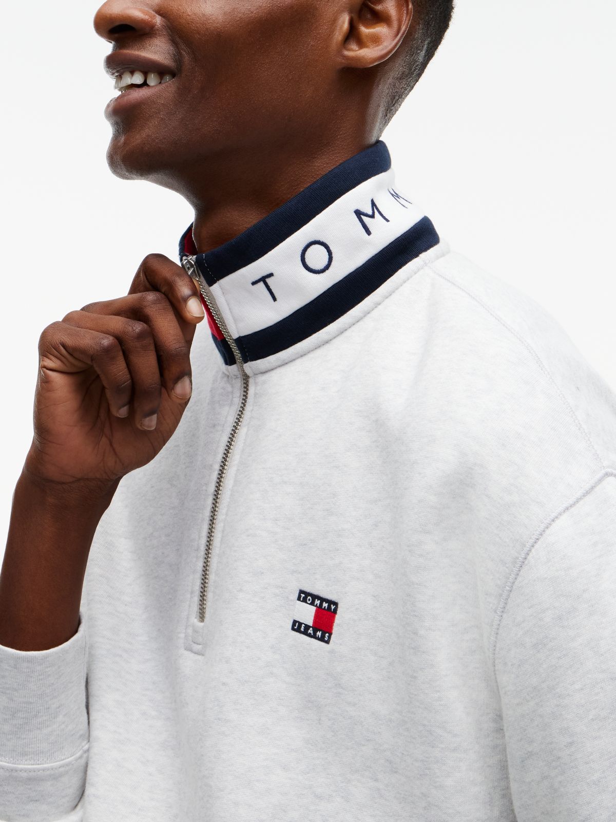Tommy Jeans Flag Quarter-Zip Sweatshirt — Ice Grey Heather