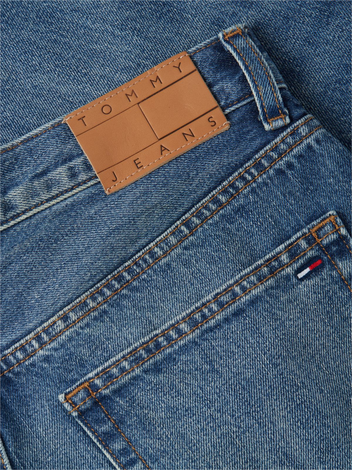 Tommy Jeans Tapered Straight Jean — Denim Dark