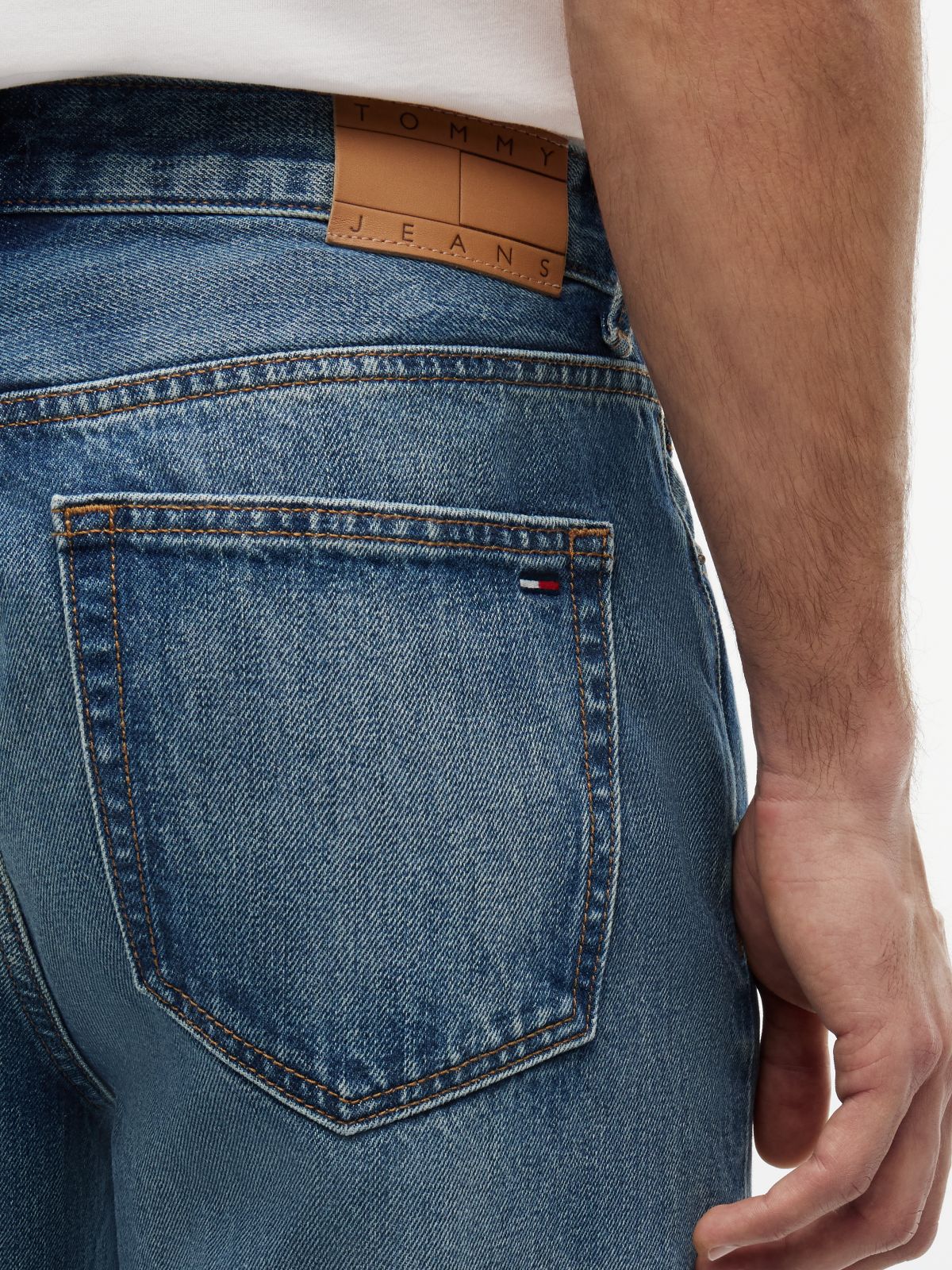 Tommy Jeans Tapered Straight Jean — Denim Dark