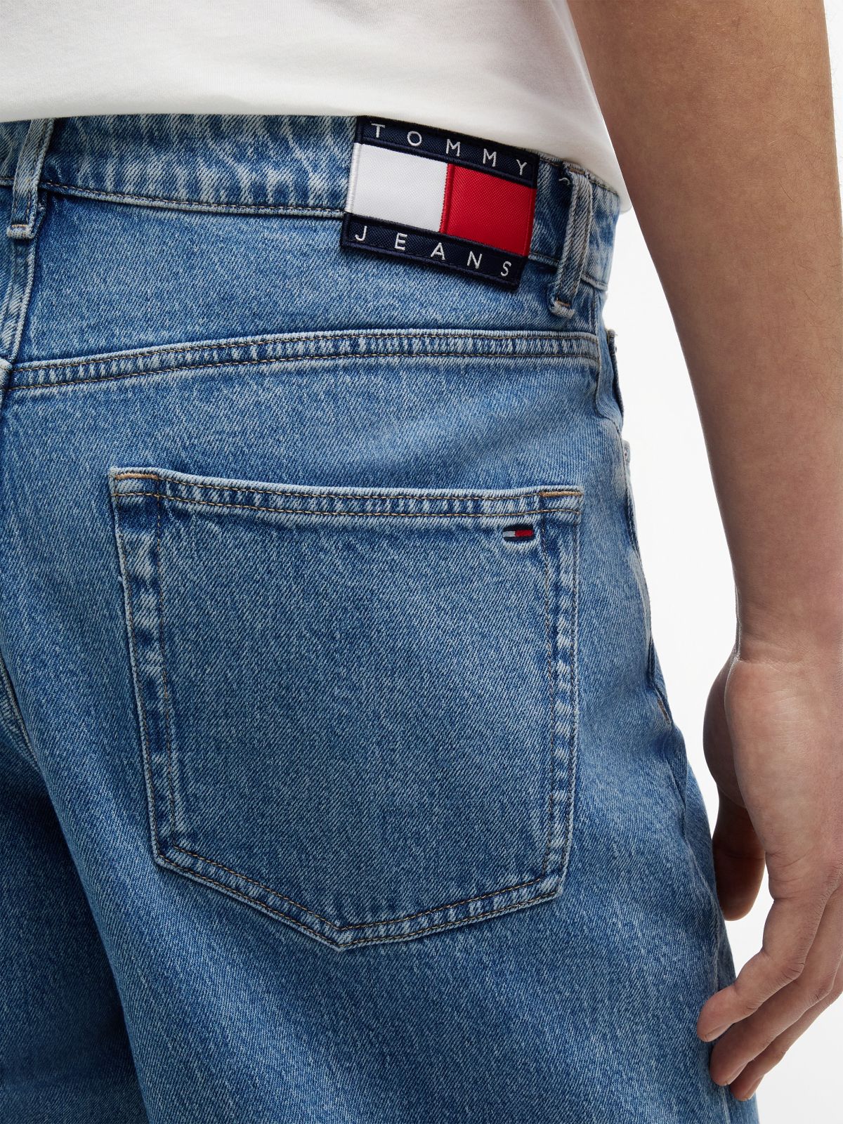 Tommy Jeans Baggy Jean — Medium Wash Denim