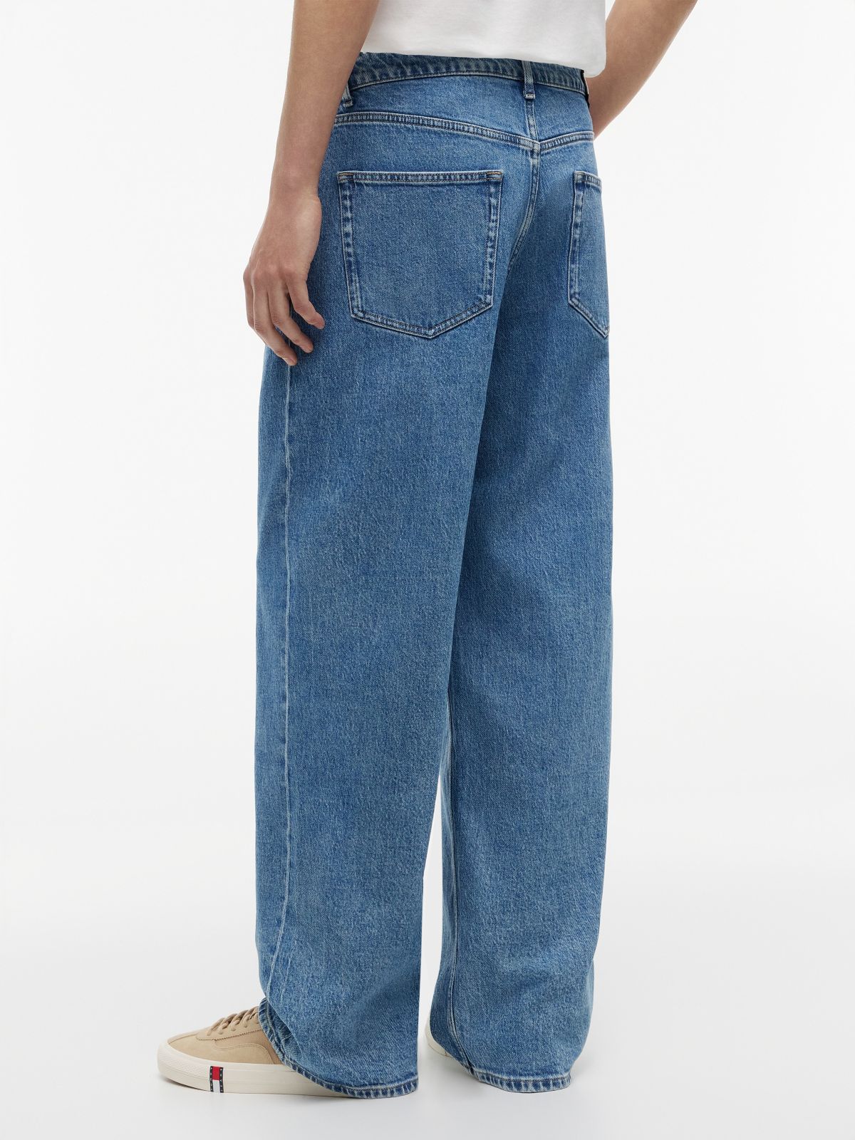 Tommy Jeans Baggy Jean — Medium Wash Denim