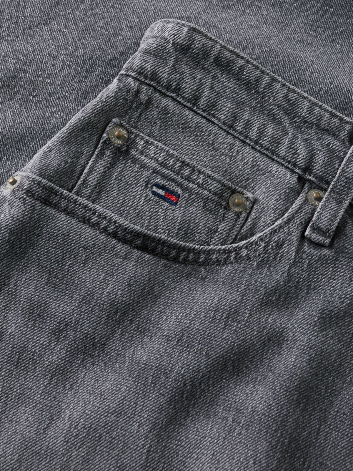Tommy Jeans Tapered Relaxed Jean — Grey