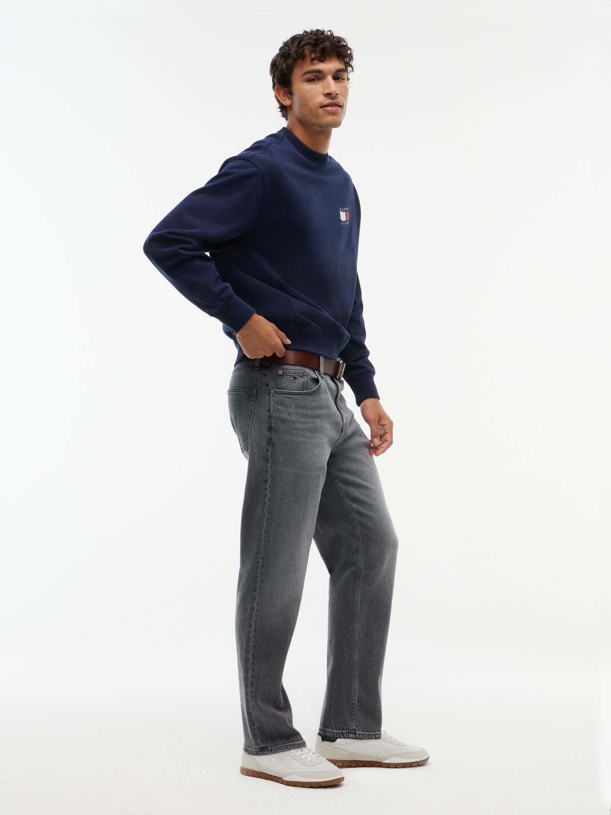Tommy Jeans Tapered Relaxed Jean — Grey