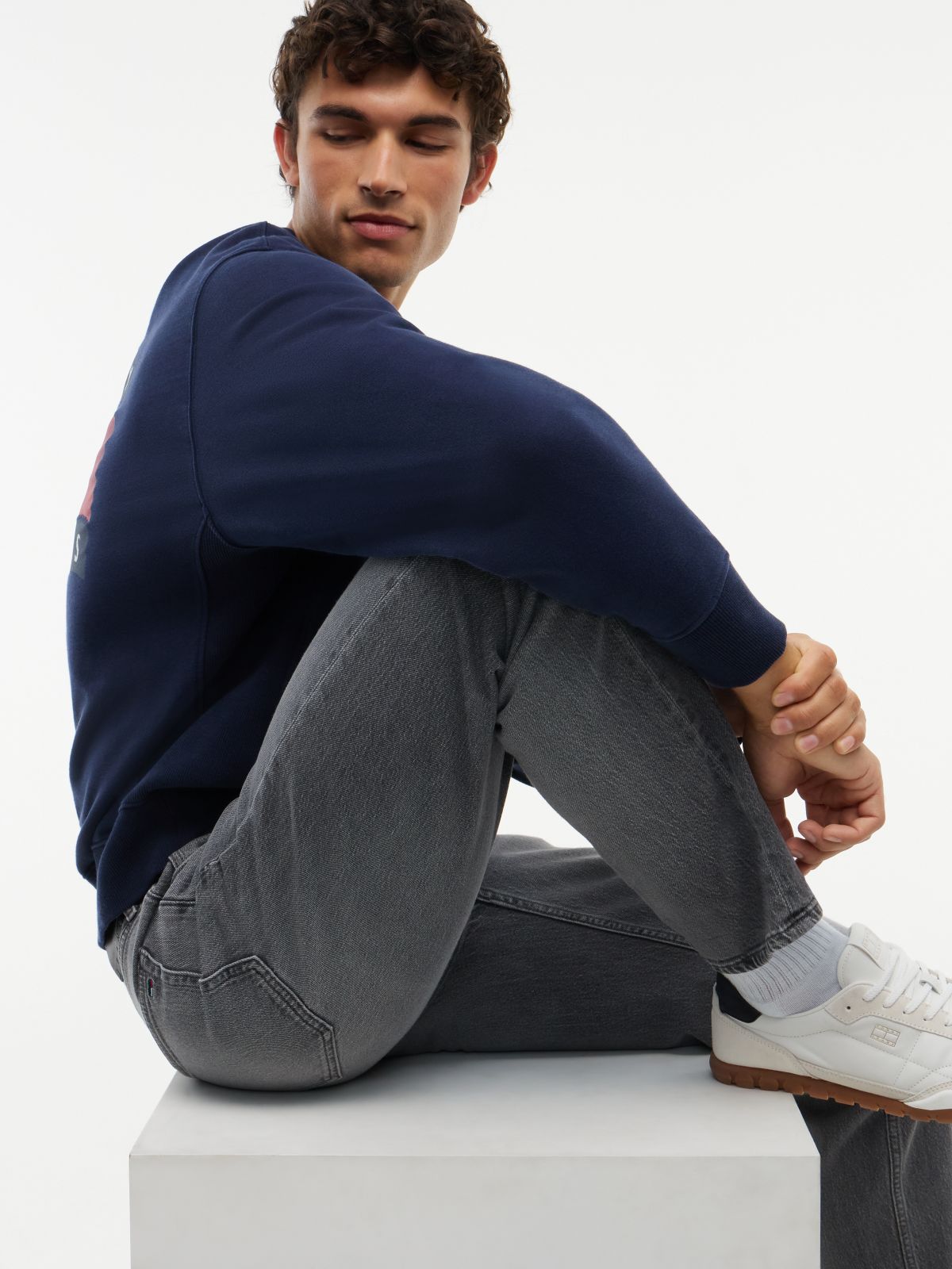Tommy Jeans Tapered Relaxed Jean — Grey